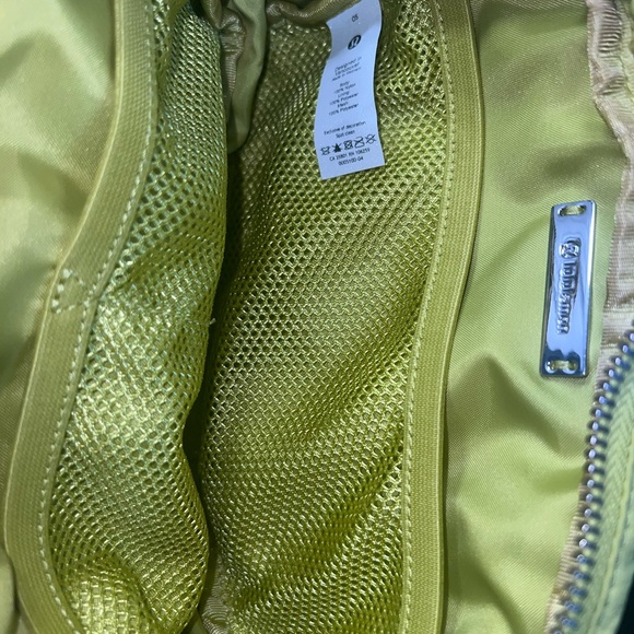 Lululemon OG Electric Lemon Beltbag 🍋 - Picture 4 of 6